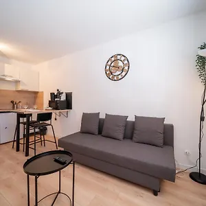  Appartement Grand Studio Tout équipe à 6min De St Charles France